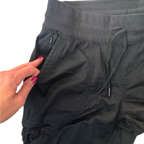 The North Face Aphrodite 2.0 Capri Pants Women’s M Black | Ruched Hiking Travel - Picture 3 of 7